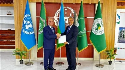 سفير العراق في القاهرة يسلّم نسخة من أوراق اعتماده سفيرًا مفوضًا وفوق العادة لدى جيبوتي