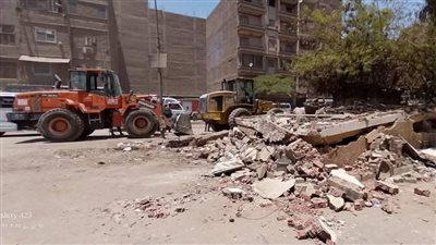 محافظة الجيزة تزيل مغسلة وحجرة مقامة بالمخالفة على سور سنترال بولاق بشارع ناهيا