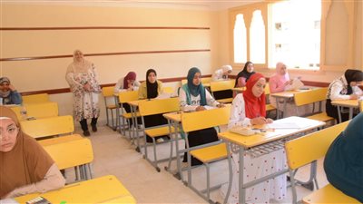 انتهاء امتحان الفيزياء لشعبة علمي والتاريخ للأدبي لطلاب الثانوية العامة 