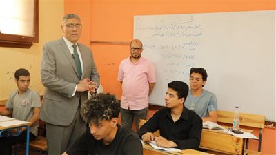 محافظ الجيزة يتفقد لجان امتحانات الثانوية العامة ويشدد على تهيئة المناخ الملائم
