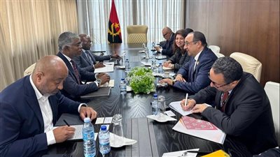وزير قطاع الأعمال يلتقي بوزيري النقل والبترول الأنجوليين على هامش قمة لواندا