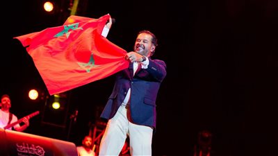 راغب علامة يكسر الرقم القياسي في منصة النهضة بـ150 ألف متفرج في أوّل وقوف له في مهرجان موازن 