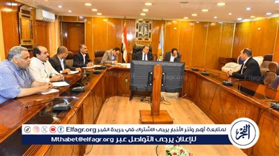 محافظ أسيوط يجري المقابلات الشخصية للمرشحين للدورات التدريبية بسقارة