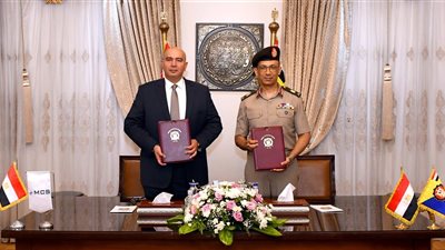 الكلية الفنية العسكرية توقع عقدي اتفاق مع شركتي (MCS) و(E- FINANCE) 