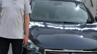 ضبط قائد سيارة تسبب في انقلاب مركبة سيدة أعلى كوبري بمدينة نصر