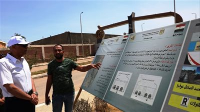 محافظ أسوان يتفقد طريقى كيما - السماد ويأمر بسرعة الانجاز