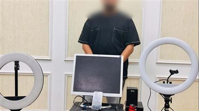 «شهرة وأرباح على حساب الأخلاق».. ضبط صانع محتوى بالقاهرة لنشره فيديوهات خادشة للحياء