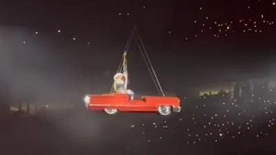 موقف مرعب لمغنية شهيرة خلال حفل جماهيري!