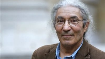 فرنسا تدعو الجزائر للعفو عن الروائي صنصال