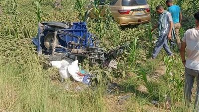 مصرع شخص وإصابة نجله في تصادم سيارة ملاكي ودراجة نارية بالفيوم