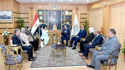 نائب وزير الصحة تبحث تعزيز دور الشراكة مع جامعة المنصورة لتنفيذ الخطة العاجلة للسكان والتنمية