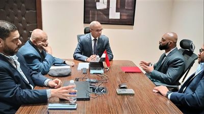 نائب وزير الإسكان يناقش مع مسئولي أحد التحالفات العالمية التصنيع المحلي للمهمات الكهروميكانيكية بمشروعات الصرف الصحي