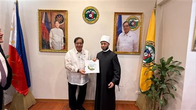 وزير الأوقاف يلتقي وزير الصحة الفلبيني لبحث سُبُل التعاون