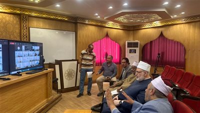 وكيل الأزهر ورئيس القطاع يتابعان امتحانات الثانوية من غرفة العمليات