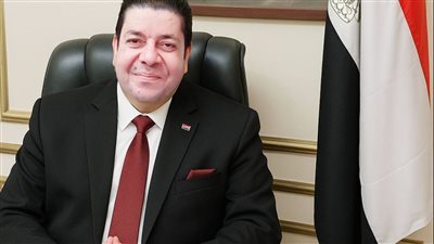 خلال أيام.. إصدار رواية «مرايا في بلاط العميان» للدكتور محمد عثمان