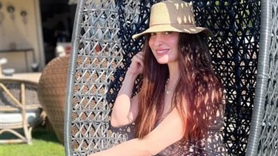 على شاطئ البحر.. نرمين الفقي تخطف قلوب متابعيها بإطلالة صيفية