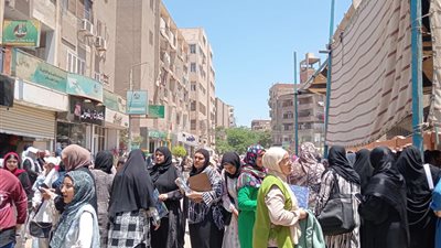 سعادة بين طلاب الثانوية العامة بالقليوبية لسهولة امتحان الرياضيات البحتة