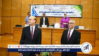 رئيس جامعة أسيوط يتفقد مناقشات مشروعات تخرج الدفعة الثانية من برنامج نظم المعلومات الإدارية بكلية التجارة