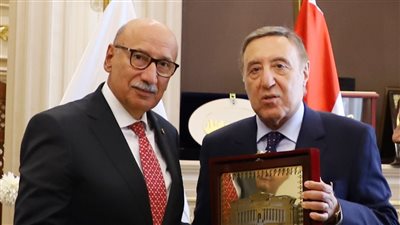 رئيس المحكمة الدستورية العليا يهنئ الغايش بتولي منصبه رئيسًا لمحكمة النقض