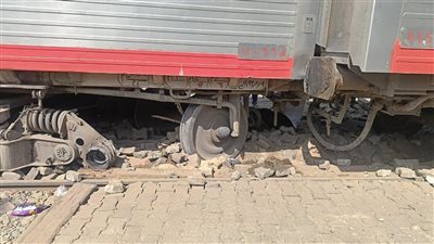 خروج عربة من قطار القاهرة الإسكندرية وتوقف حركة القطارات بالمنوفية