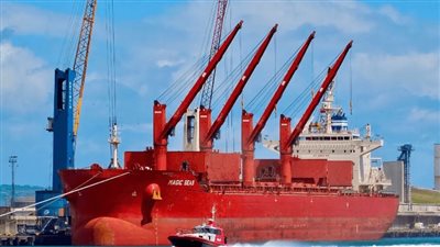 الحوثيون يوسّعون دائرة الإرهاب البحري.. و