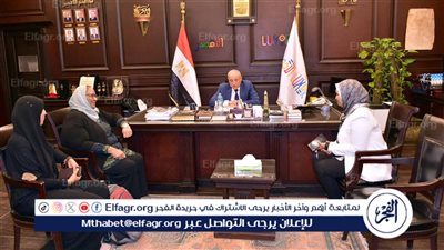 محافظ الأقصر يستقبل مدير وحدة السكان المركزية على هامش تدريب أعضاء الوحدة بالمحافظة