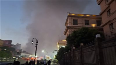 عاجل ـ النار ترفض الانطفاء.. حريق سنترال رمسيس يعود للواجهة بانفجارات مدوية بسبب التكييفات