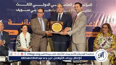 جامعة بني سويف تُكرم نقيب الإعلاميين لدوره البحثي والتطبيقي