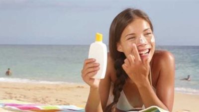 واقي الشمس.. حاجزك الذكي بين الجمال والصحة في مواجهة أشعة الصيف