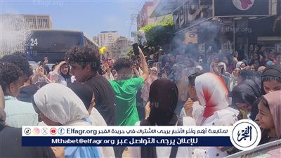 ثلج وشماريخ في احتفالات طلاب الثانوية بعد انتهاء الامتحانات 