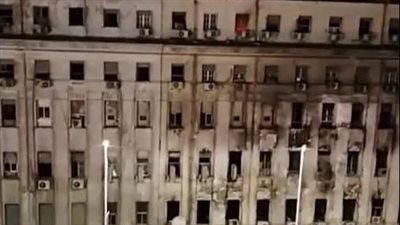 عاجل.. تجدد الحريق بمبنى سنترال رمسيس وسط القاهرة.. وعمليات الإطفاء مستمرة