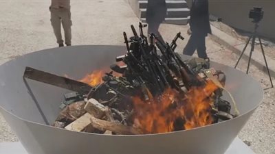 مقاتلو حزب العمال الكردستاني يعلنون بدء تسليم السلاح وحرقه