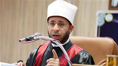 وزير الأوقاف يناقش رسالة ماجستير حول 