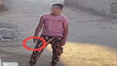بعد تداول فيديو الواقعة.. حبس المتهم بتهديد جيرانه بسلاح أبيض في الفيوم 4 أيام