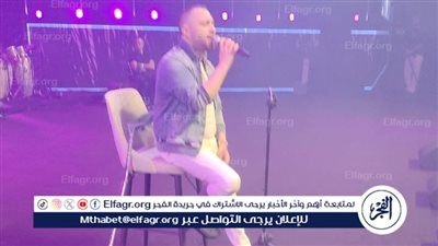 رغم إصابته.. حسام حبيب يغني بالعكاز في حفله الأول بالسعودية