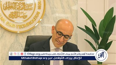 عاجل ـ وزير التعليم يهاتف أوائل الثانوية العامة ويُهنئهم بالنجاح والتفوق