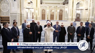 مسؤول تركي بارز يرفع الأذان في أكبر مساجد مصر ويثير تفاعلا واسعا