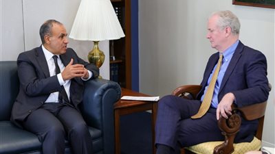 وزير الخارجية يلتقي السيناتور كريس فان هولن بمجلس الشيوخ الأمريكي
