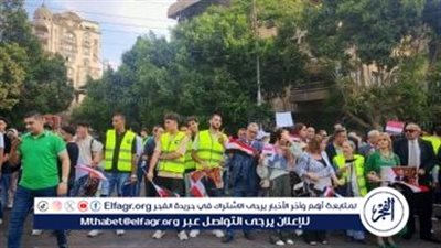 هتافات وزغاريد في استقبال موكب الرئيس السيسي بمحيط لجنته الانتخابية في مصر الجديدة