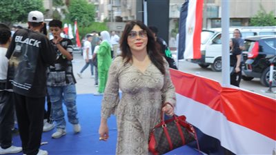 غادة إبراهيم تدلي بصوتها فى انتخابات مجلس الشيوخ 2025