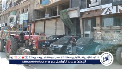 ضبط جرار زراعى بمقطورة محملة بمخلفات البناء في المنصورة..صور