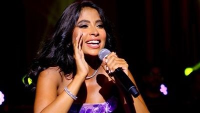 بالبنفسجي الفاتح.. روبي تشعل مواقع التواصل الاجتماعي من أحدث حفلاتها الغنائية 