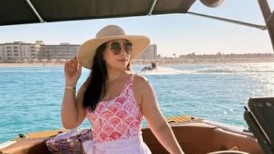 بوسي تتألق في أحدث ظهور لها أعلى يخت