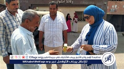 رئيس المركز تتفقد الاعمال الميدانية لمنظومة النظافة والإشغالات وتوزيع مياه وعصائر على الزملاء