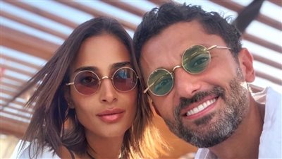 كريم محمود عبدالعزيز يحسم جدل ارتباطه بدينا الشربيني بصورة جديدة