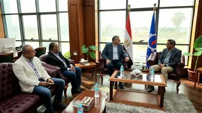  وزير البترول والثروة المعدنية يلتقي محافظ السويس في مستهل زيارته للمحافظة 
