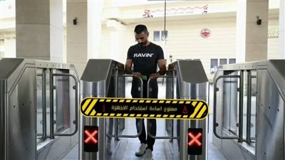 النقل تعلن أبرز السلوكيات المحظورة في المترو والقطار الخفيف LRT