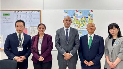 وزير التعليم يتفقد مدرسة 