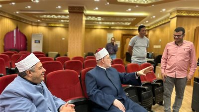وكيل الأزهر ورئيس قطاع المعاهد يتابعان غرفة عمليات امتحانات الثانوية الأزهرية بالدورالثاني