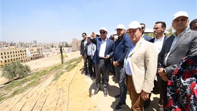 وزير الإسكان يختتم جولته بتفقد مكونات مشروع حدائق 